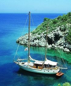 gulet in cokertme cove